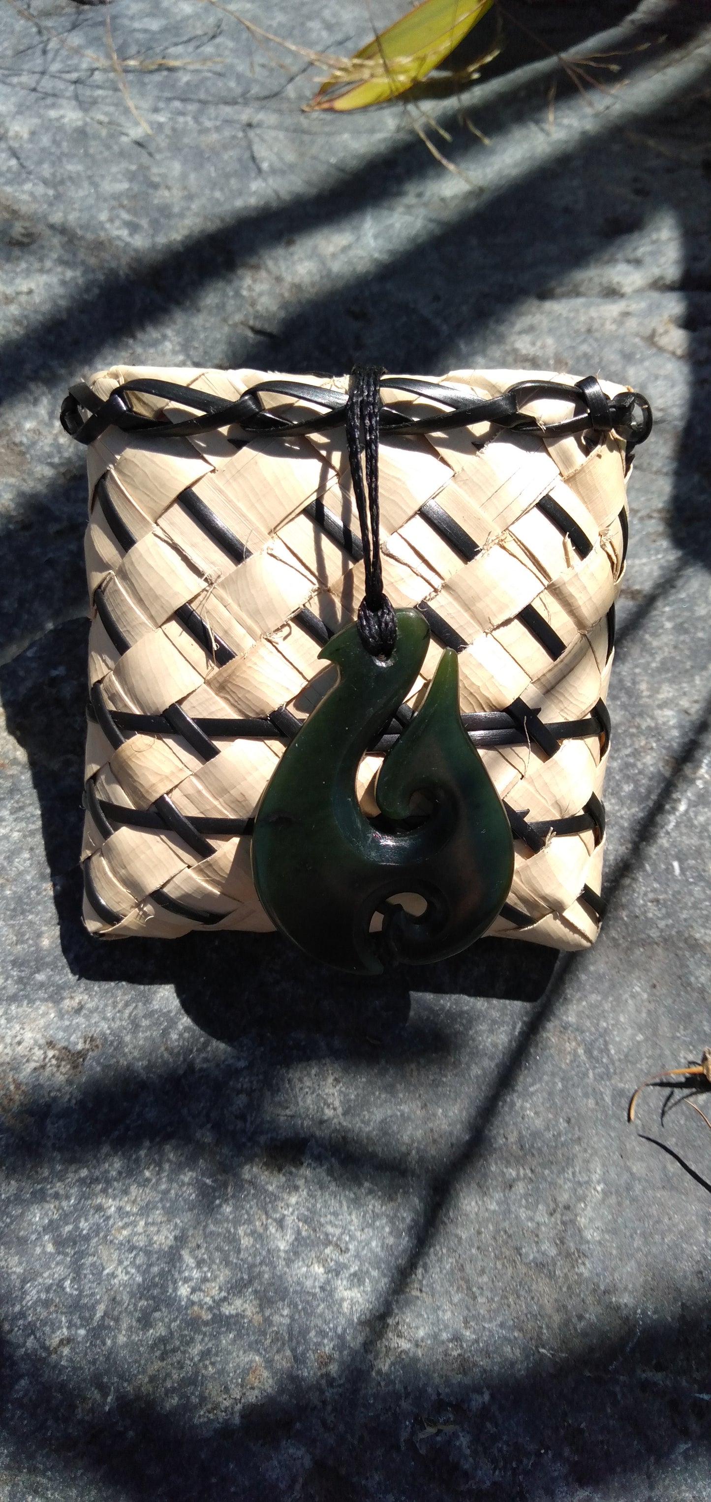 Greenstone Hook Pendant 38mm from Pacific Jewel - Southern Paua New Zealand