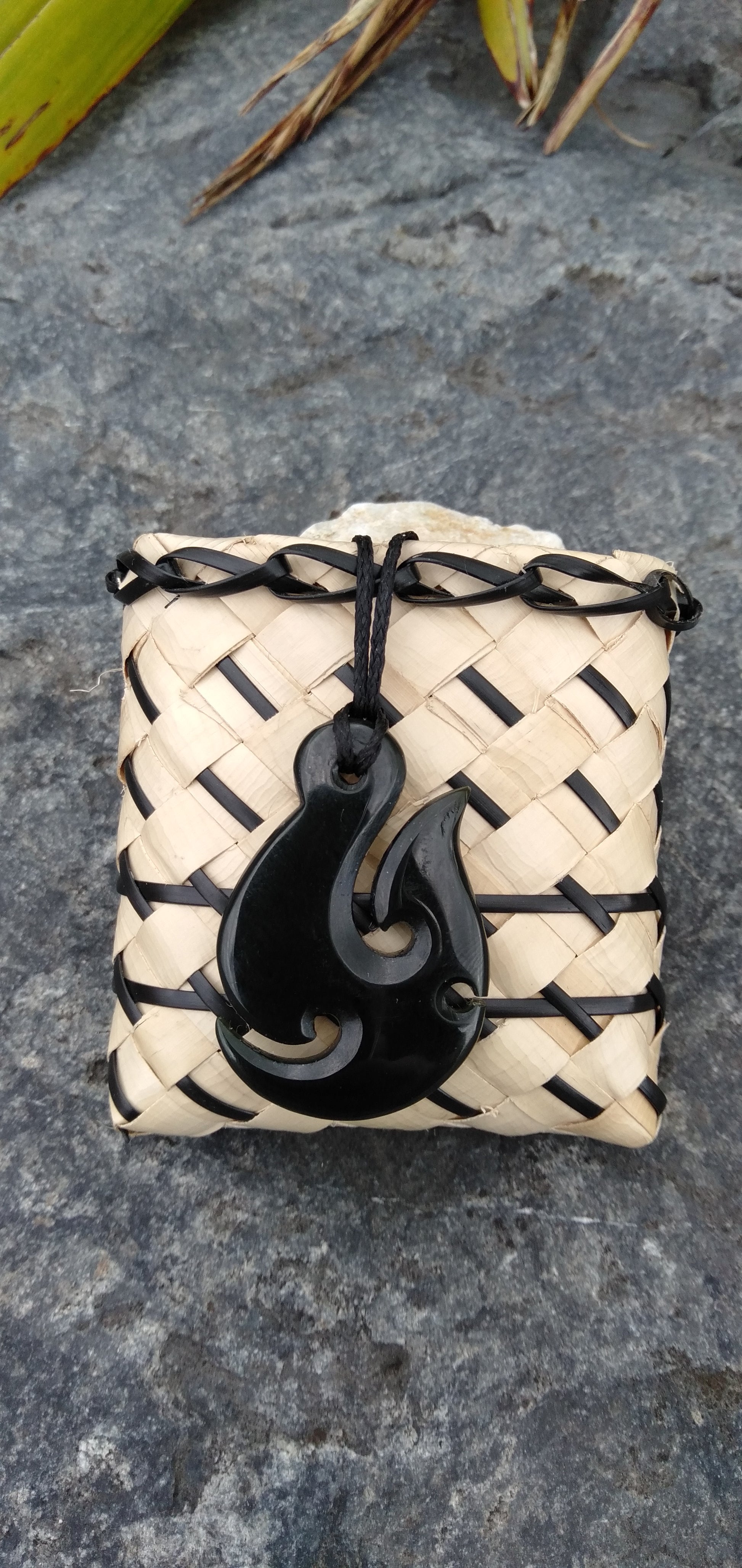 Greenstone Hook Pendant 38mm from Pacific Jewel - Southern Paua New Zealand