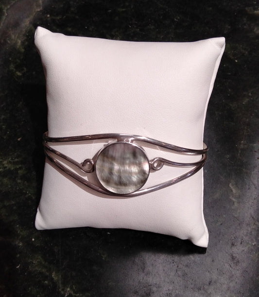 Circle Mother of Pearl Black Bangle SS from Pacific Jewel - Southern Paua New Zealand