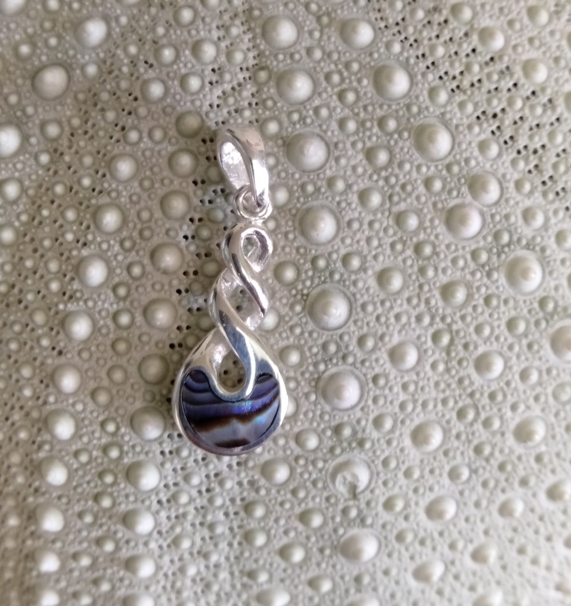 Small Paua Twist Pendant from Pacific Jewel - Southern Paua New Zealand